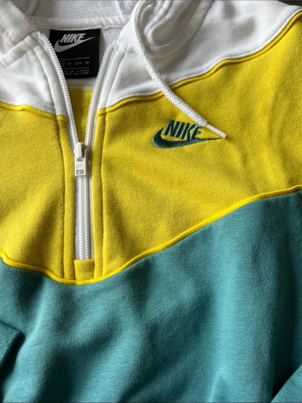 NEW! WMNS. Nike Colorblock crop Half-Zip Hoodie in White, Yellow & Teal. XS